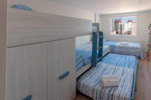 Postel nebo postele na pokoji v ubytování Torres Del Mar + 18 fotografií