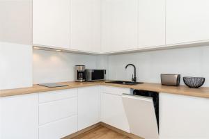 Kuchnia lub aneks kuchenny w obiekcie Apartamenty Gardenia Seaside by Noclegi Renters