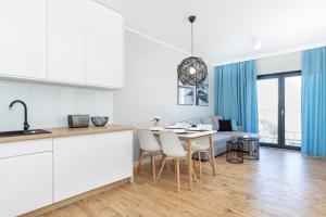 Kuchnia lub aneks kuchenny w obiekcie Apartamenty Gardenia Seaside by Noclegi Renters
