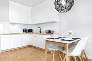 Kuchnia lub aneks kuchenny w obiekcie Apartamenty Gardenia Seaside by Noclegi Renters