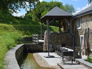 Gallery image of Villa with hot tub and sauna in Bièvre