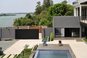 a house with a swimming pool in front of a house at Au bord de l'eau in Bamako