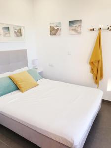 Postel nebo postele na pokoji v ubytování Vilamoura Marina Beach Aquamar 103