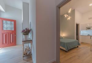 Postel nebo postele na pokoji v ubytování Saint George cozy studio
