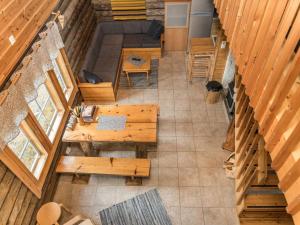 an overhead view of a room with tables and chairs at Holiday Home Tievatupa 1- isompi by Interhome in Ylläsjärvi