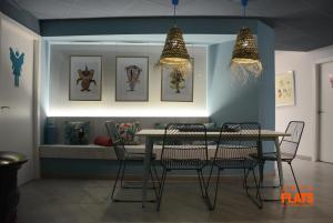 a dining room with a table and four chairs at Art&Flats Hostel in Valencia