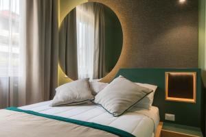 Postel nebo postele na pokoji v ubytování Le Texture Premium Rooms Duomo-Cordusio