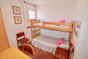 Poschodová posteľ alebo postele v izbe v ubytovaní Appt 5 pax terrasse vue Plage. LOCAMAR. Cuchi