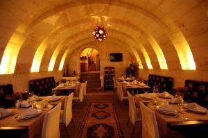 A restaurant or other place to eat at Miras Hotel