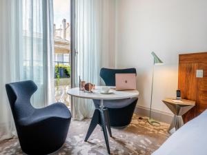 Posezení v ubytování Yndo Hôtel
