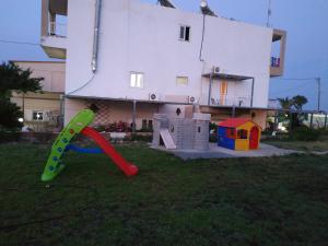 Children's play area sa Savvas Studios