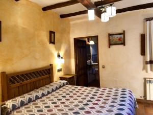 A bed or beds in a room at Cortijo la Loma de la Alpujarra