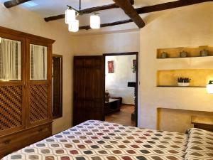 A bed or beds in a room at Cortijo la Loma de la Alpujarra