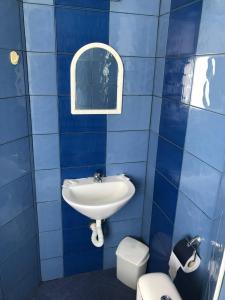 Bilik mandi di МОТЕЛ СИТИ с БЕЗПЛАТЕН ПАРКИНГ +32 gambar