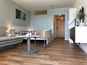 a living room with a couch and a table at Appartement _An der Seebruecke_ in Glücksburg