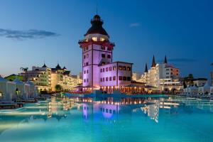 拉瑞Titanic Mardan Palace的相册照片