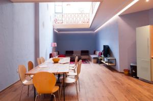 Posezení v ubytování Ura Hostel