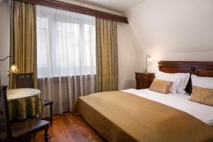 Postel nebo postele na pokoji v ubytování Grand Hotel Praha