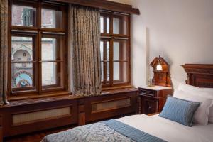 Postel nebo postele na pokoji v ubytování Grand Hotel Praha