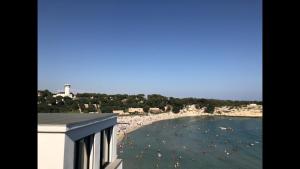 a view of the beach from the balcony of a resort at Studio « Les pieds dans l’eau » in Martigues