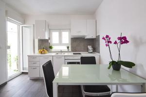 Kuchyň nebo kuchyňský kout v ubytování Apartment Epetij 2