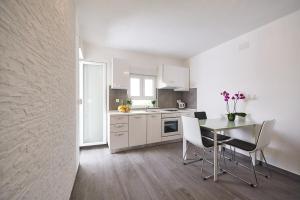 Kuchyň nebo kuchyňský kout v ubytování Apartment Epetij 2