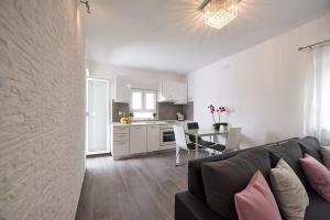 Kuchyň nebo kuchyňský kout v ubytování Apartment Epetij 2