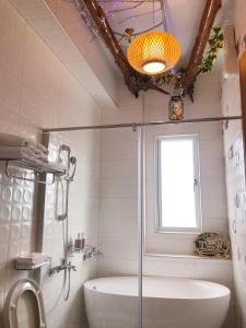 A bathroom at Inn巷文創旅店 Inn siang B&B-墾丁夢幻島