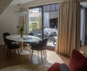 Posezení v ubytování Hôtel Cardinal Bordeaux Centre