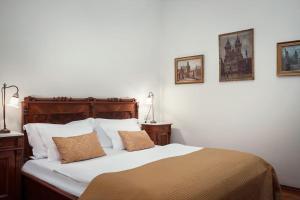 Postel nebo postele na pokoji v ubytování Grand Hotel Praha