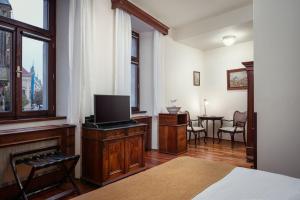TV a/nebo společenská místnost v ubytování Grand Hotel Praha