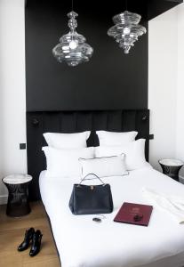 Postel nebo postele na pokoji v ubytování Hôtel Cardinal Bordeaux Centre
