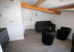 Uma área de estar em BeachIN - Sport, Events, Hotel, Restaurant, Bar