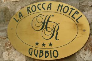 a sign for a noco hotel cubula on a wall at Hotel La Rocca in Gubbio