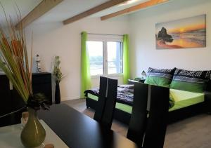 Uma área de estar em BeachIN - Sport, Events, Hotel, Restaurant, Bar