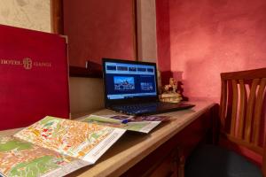 TV a/nebo společenská místnost v ubytování Hotel Gangi