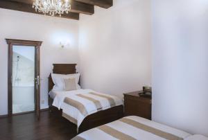 Postel nebo postele na pokoji v ubytování Grand Hotel Praha
