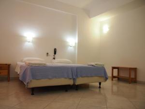 Postel nebo postele na pokoji v ubytování Homer's Inn Hotel