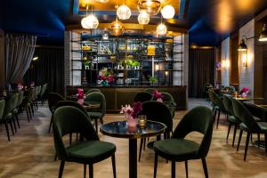 Lounge nebo bar v ubytování Hotel AMO by AMANO Friedrichstraße + 37 fotografií