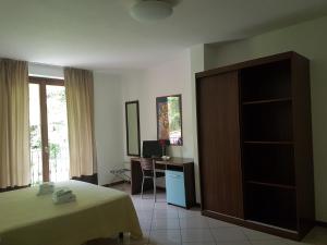 TV a/nebo společenská místnost v ubytování Hotel & Residence La Sibilla Cusiana
