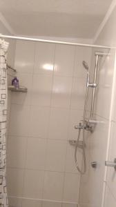 Ein Badezimmer in der Unterkunft Apartments Lončarević