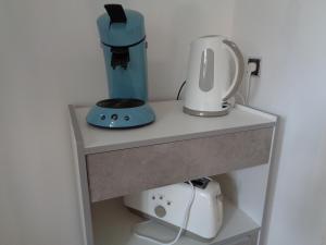 a counter with a blender and a toaster on it at Appartement indépendant LE PANASSA, Centre ville, Garage privé in Saint-Étienne