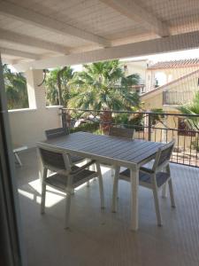 A balcony or terrace at Green Park Residence
