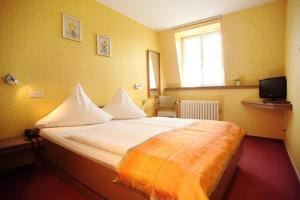 Postel nebo postele na pokoji v ubytování Astoria Hotel + 4 fotografie