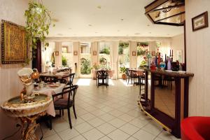 Restaurace v ubytování Astoria Hotel