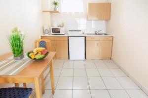 Kuchyňa alebo kuchynka v ubytovaní Apartman Szanyi