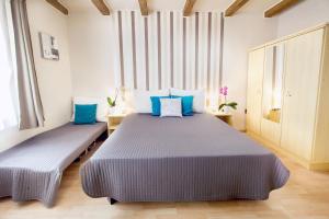 Posteľ alebo postele v izbe v ubytovaní Apartman Szanyi