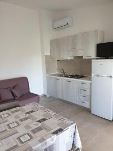 A kitchen or kitchenette at Green Park Residence