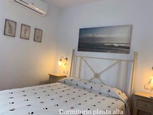 Postel nebo postele na pokoji v ubytování Novo Sancti Petri - Adosado Residencial El Trebol - Chiclana