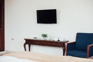Televiisor ja/või meelelahutuskeskus majutusasutuses Valley Garden Hotel